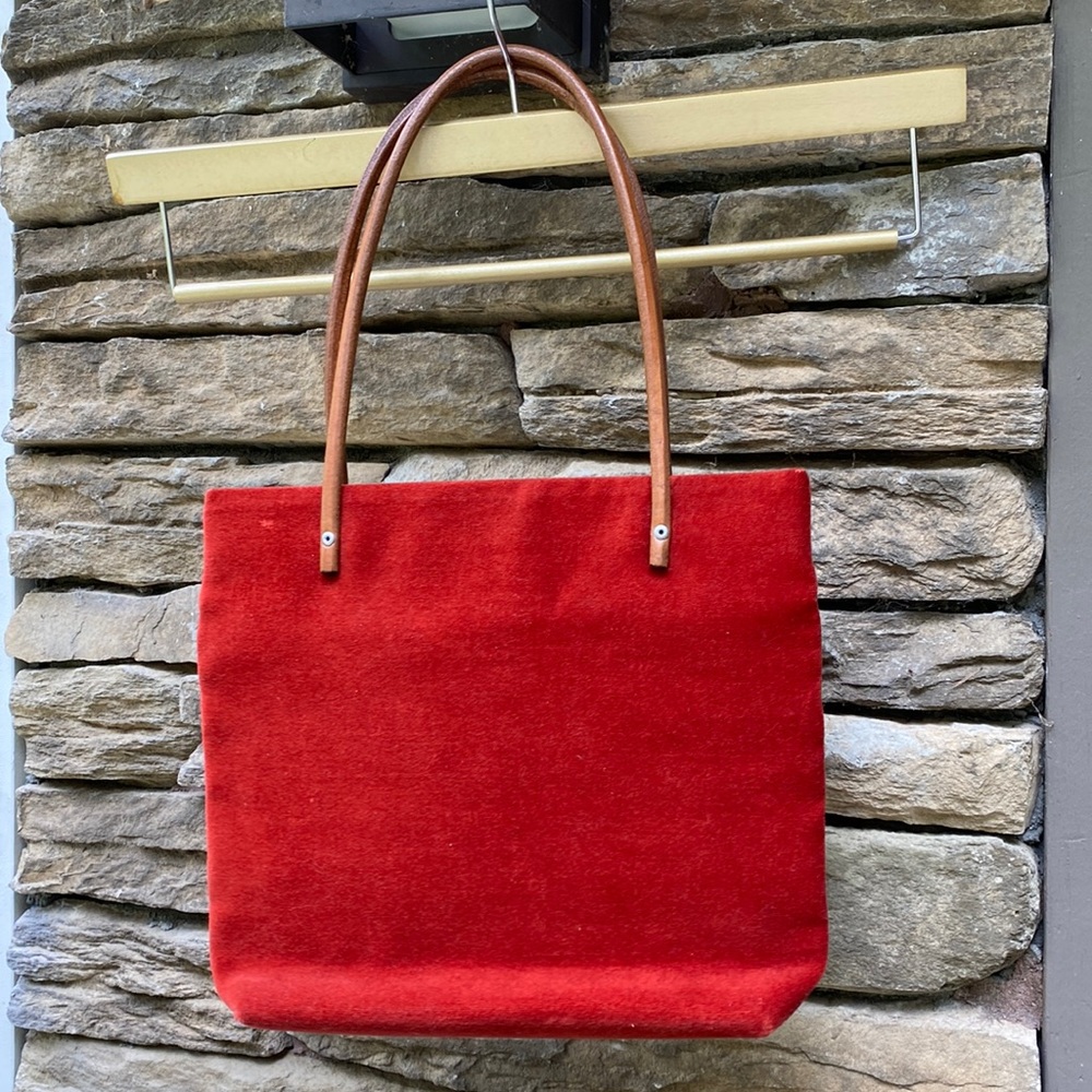 Perfect for fall-Elaine aersenault - small tote Dimen in inches: 11wx9.5hx2.25d